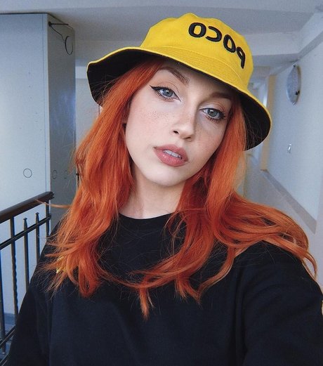 Mona Schon modelo atractivo recopilación