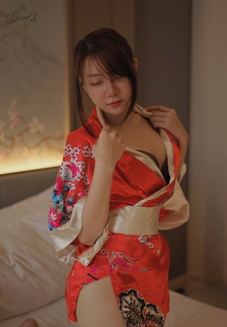 Jenadammaya modelo atractivo imágenes