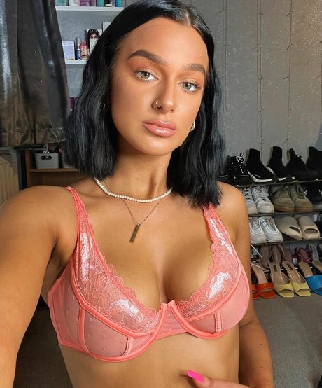 Louiseereid actriz de desnudos foto