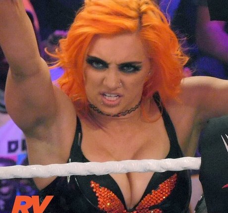 GiGi Dolan actriz desnuda galerías