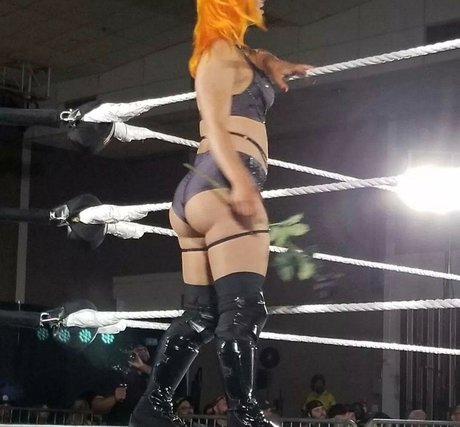 GiGi Dolan desnudos estrella imágenes