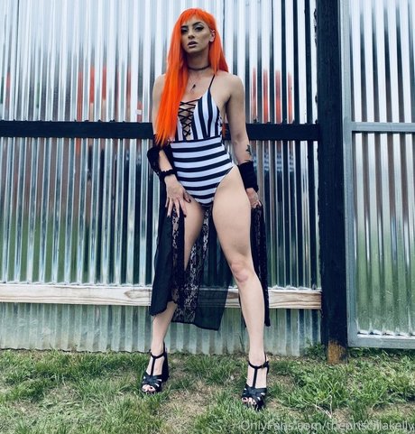 GiGi Dolan Miniatura