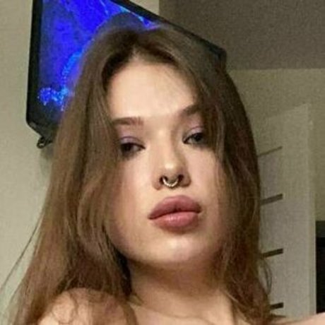 newdoll modelo hermosa foto