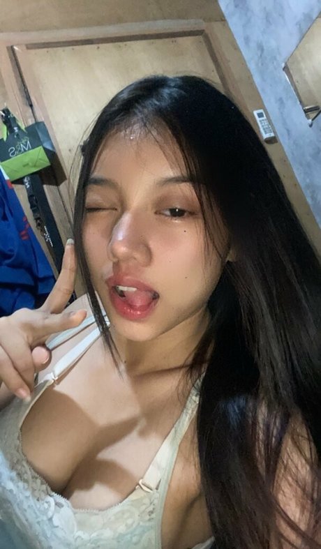 raisoftwi actrice érotique image