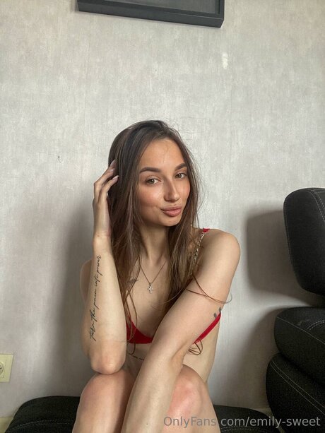 Emily Sweet actriz desnuda fotos