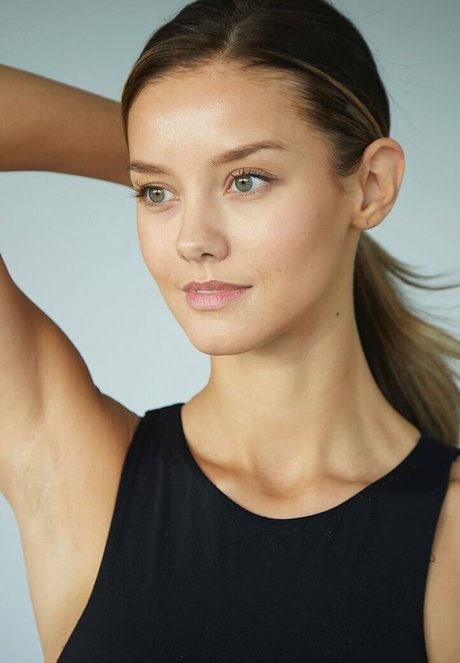 Nicola Cavanis modèle pornographique img