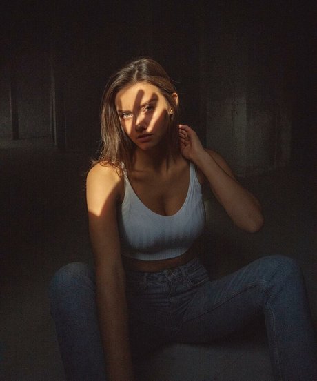 Nicola Cavanis sexe star galerie