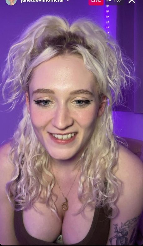 Janet Devlin star du porno galerie