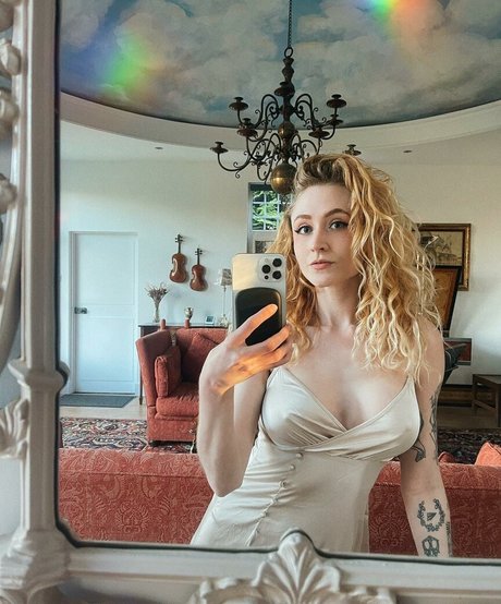 Janet Devlin actrice pornographique images