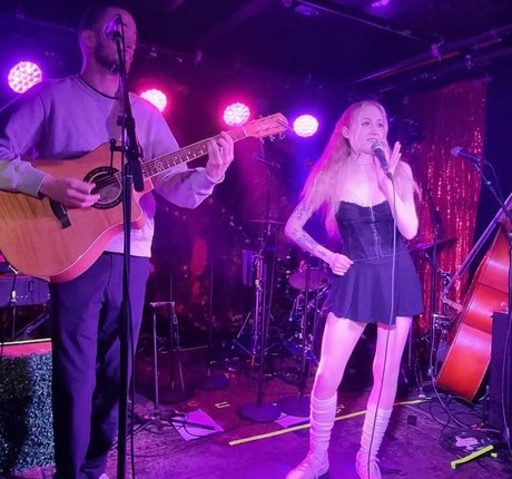 Janet Devlin star du porno parfaite photos