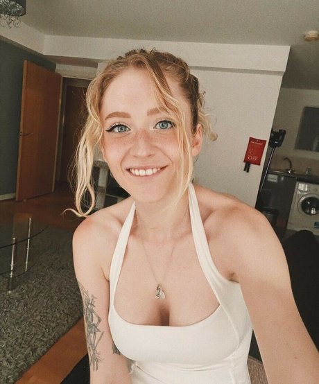 Janet Devlin estrella pornografica imagen