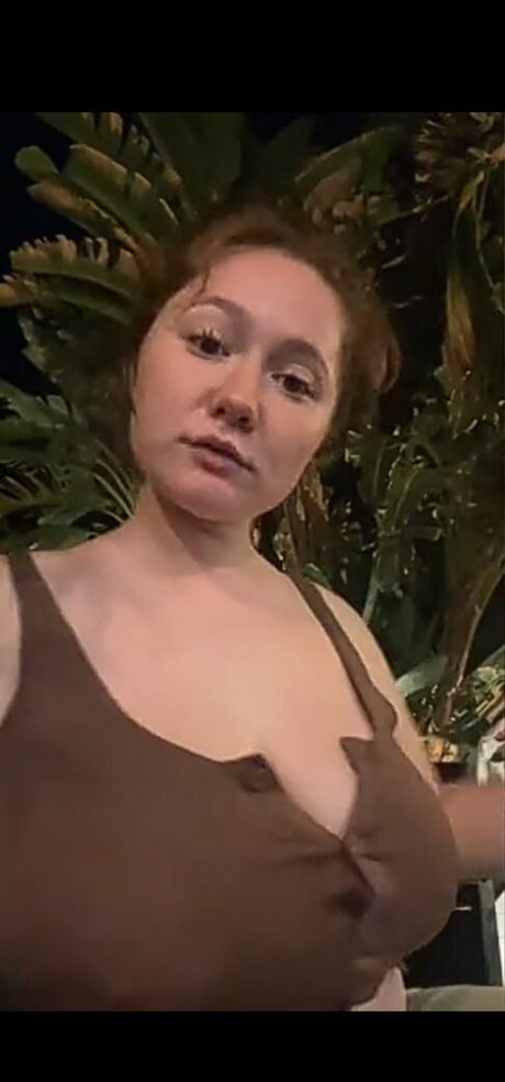 Emma Kenney star du porno gratuit photos