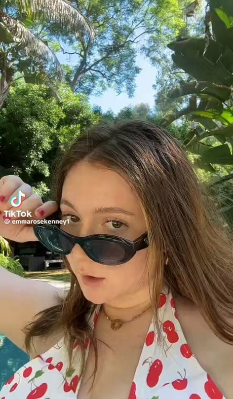 Emma Kenney art star du porno images