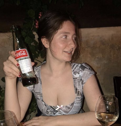 Emma Kenney modelo caliente recopilación