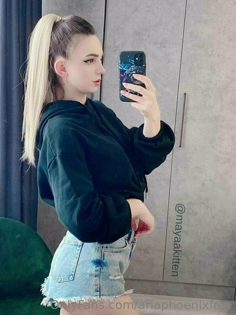 ariaphoenixfree bonita modelo foto