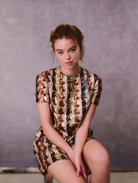 Milly Alcock étoile de l'art img