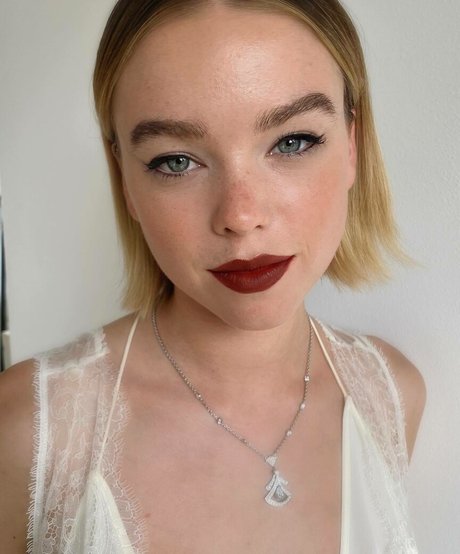 Milly Alcock actriz de arte archivo