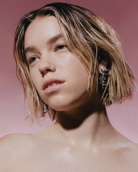 Milly Alcock modèle porno img