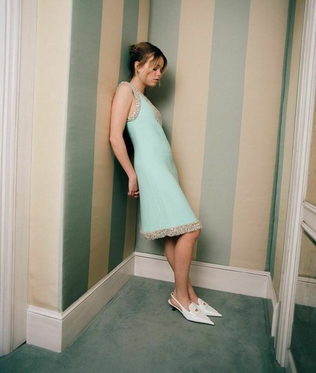 Milly Alcock bonita modelo galerías