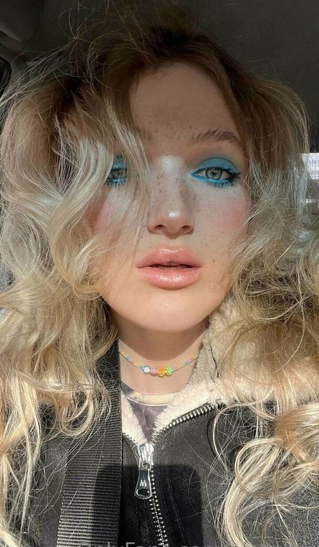 Nightlyy art de star du porno des photos