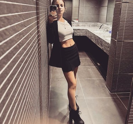 Laure Valee star du porno érotique photo