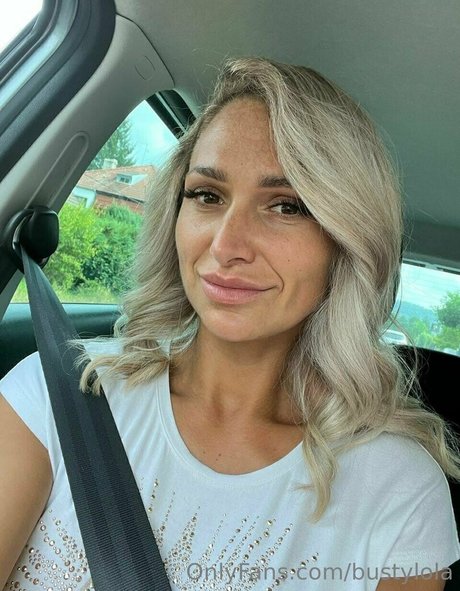 bustylola Image de profil