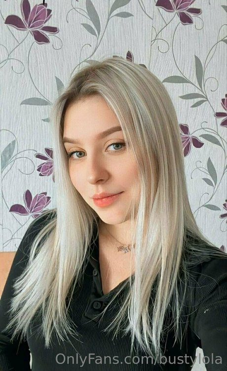 bustylola arte modelo foto