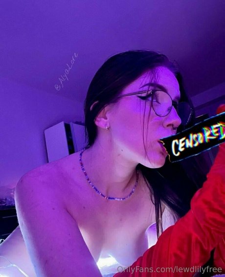 lewdlilyfree estrella galería