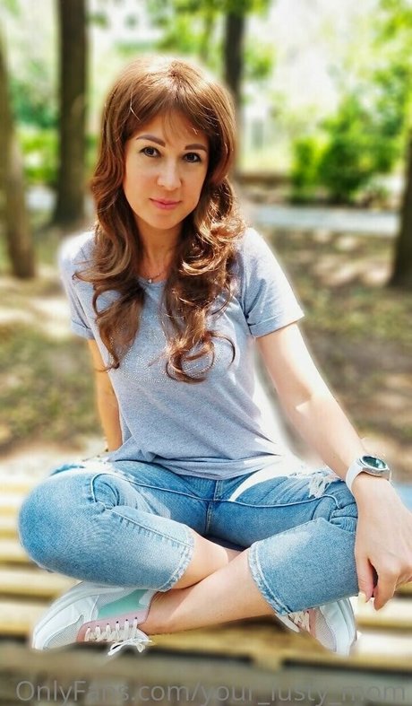 latina aux formes généreuses onlyfans art gratuit photo