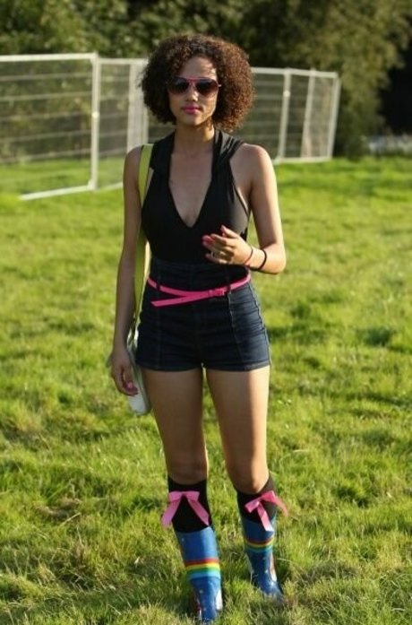 Nathalie Emmanuel estrella del arte fotos