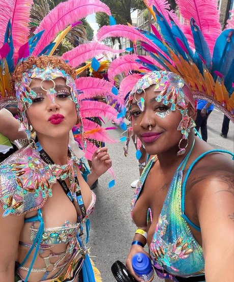 pillada masturbándose onlyfans arte galerías