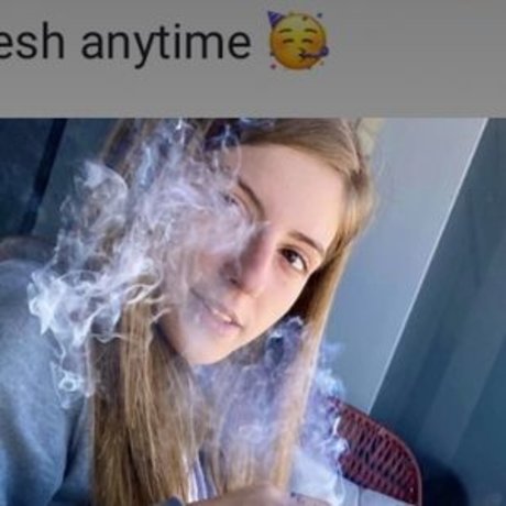 Sneakyfannss model porn image