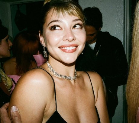 Madelyn Cline star du sexe des photos