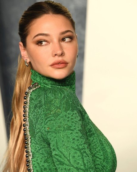 Madelyn Cline belle étoile des photos