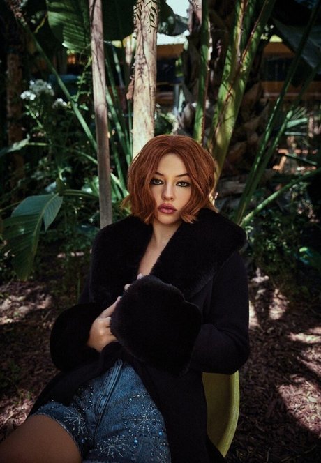 Madelyn Cline estrella pornografica fotos