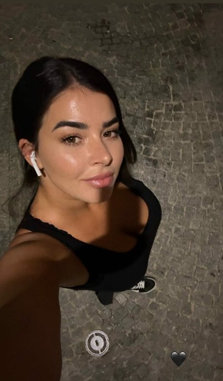 Anna Rebellato star pornographique images