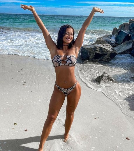 Justine Reine Marie étoile chaude img