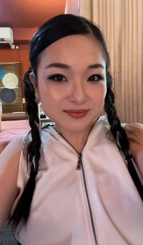 Childish Lina star du porno archive