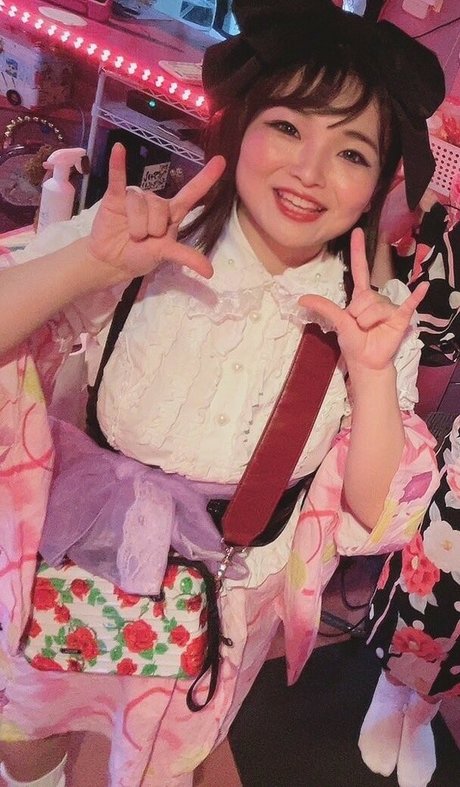 Childish Lina star du porno belle photo