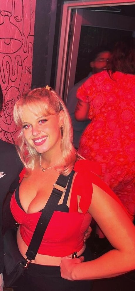 Mamá rubia onlyfans caliente de alta calidad imágenes