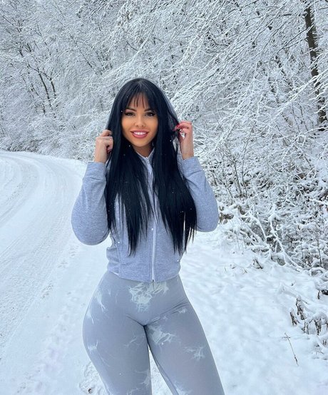 _colovic jana_ modèle adulte archive