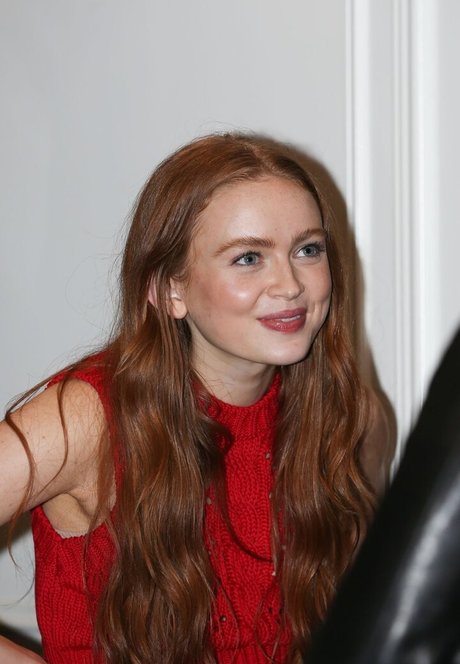 Sadie Sink étoile de haute qualité archive