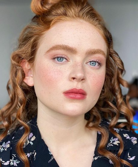 Sadie Sink star du porno nue des photos
