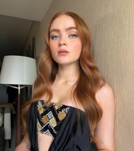 Sadie Sink star érotique photo