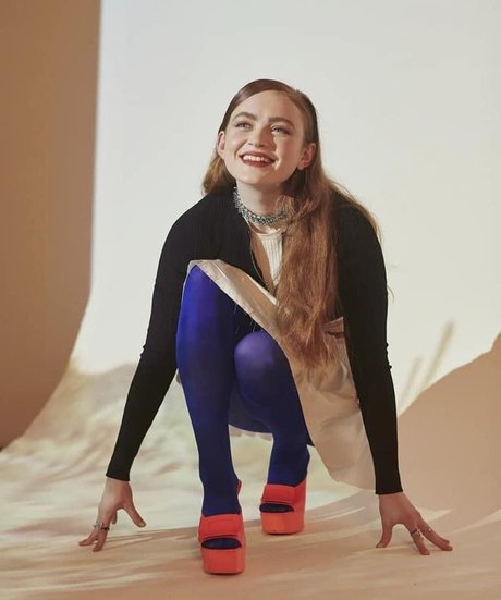 Sadie Sink nus star du porno des photos