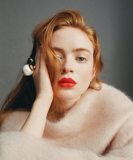 Sadie Sink star pornographique photo