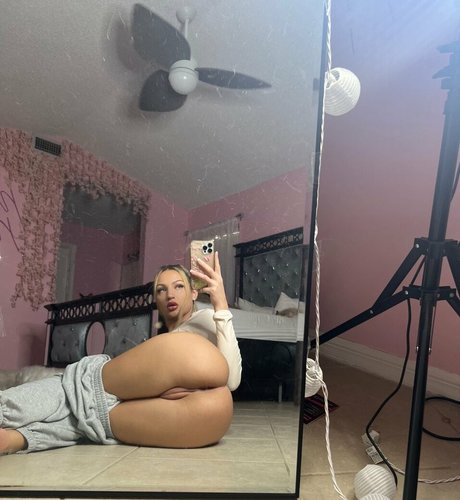 Xmilamonetx model naked images