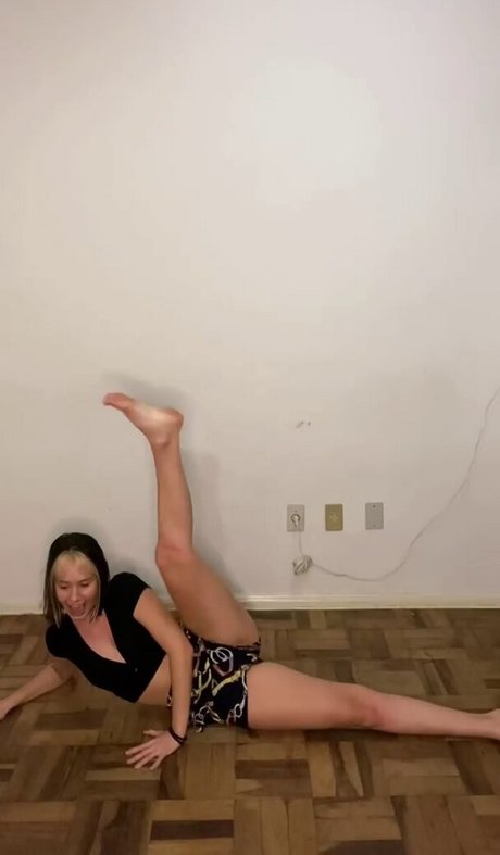Julia K Barni nude star picture