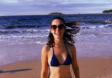 Julia K Barni naked actress image