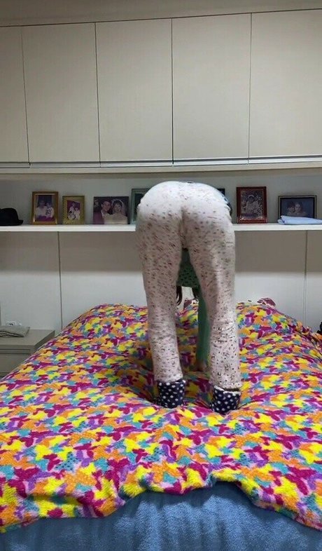 Julia K Barni modelo xxx foto